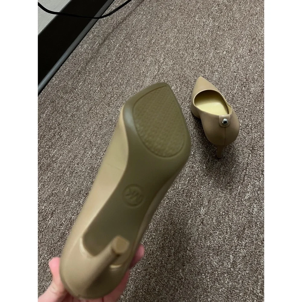 Shoes - Picture 4 of 6